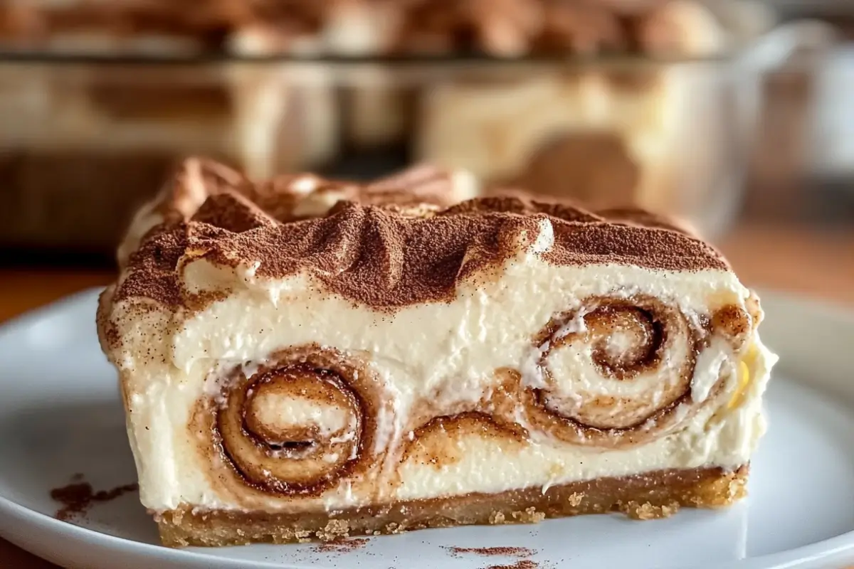 Cinnamon Roll Cheesecake