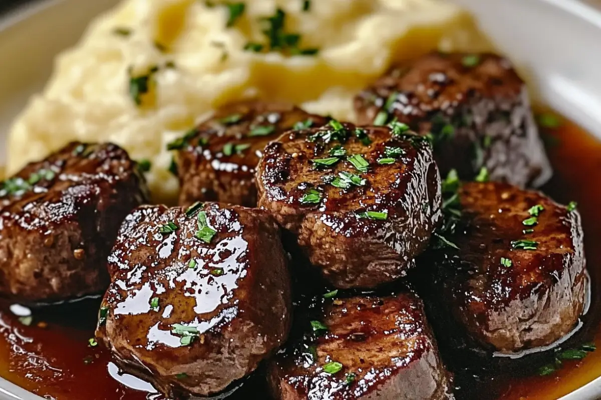 Garlic Butter Steak Bites and Mash