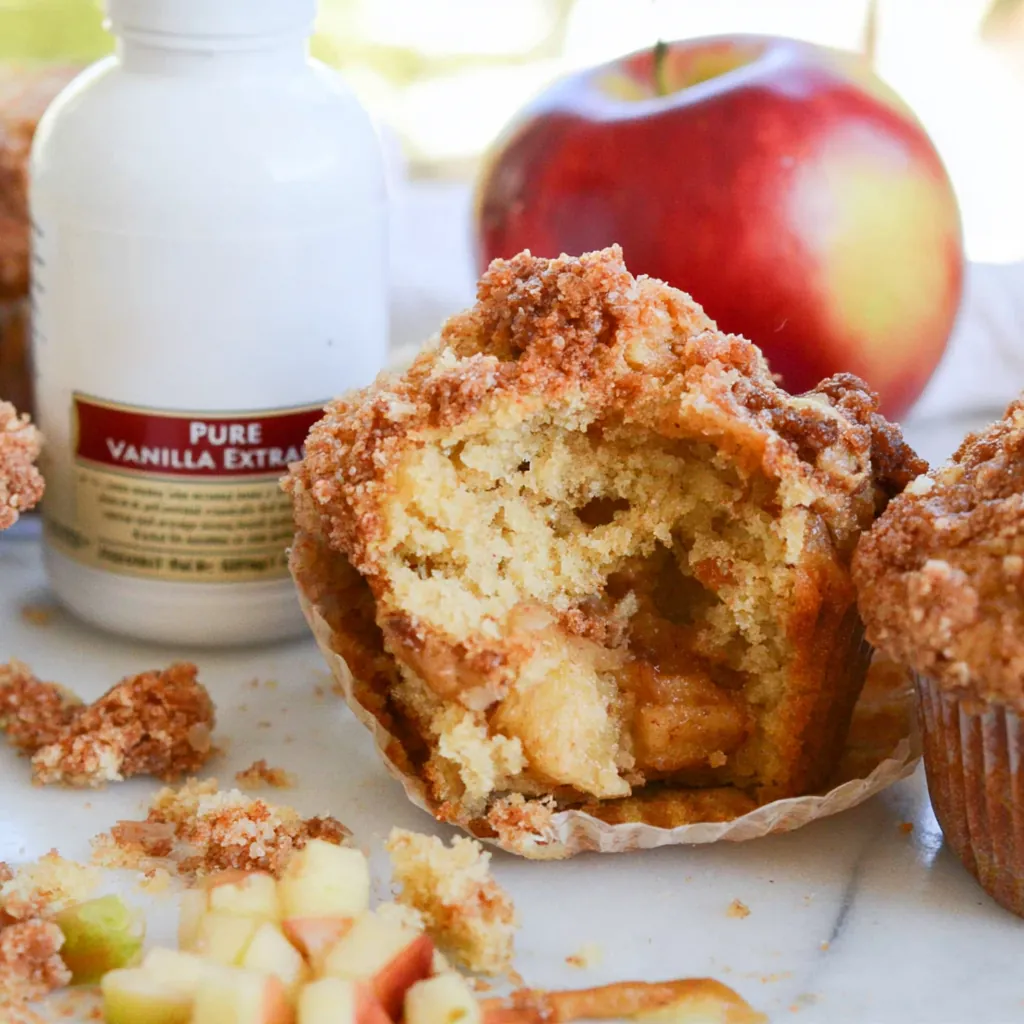 Apple Crumble Muffins with a Buttery Cinnamon Topping 5 Apple Crumble Muffins