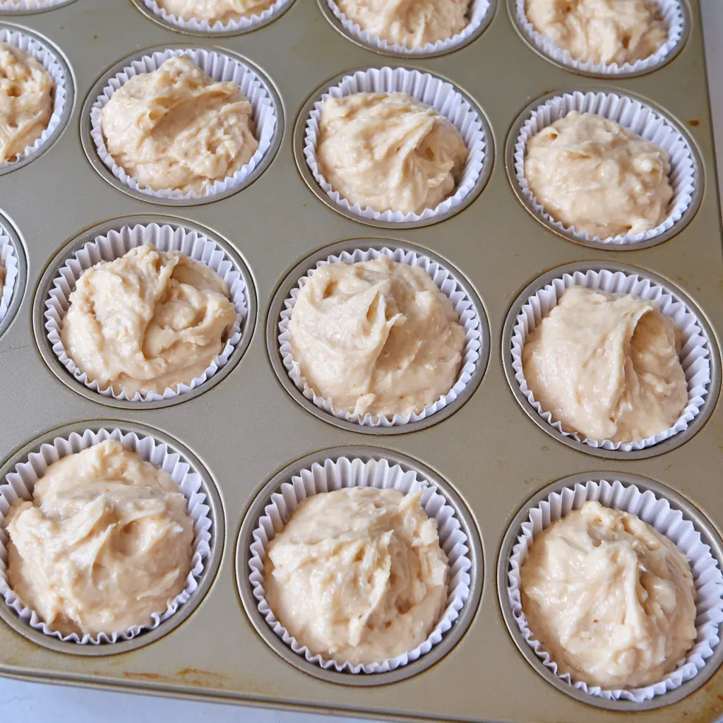Apple Crumble Cupcakes With Cinnamon Buttercream 2 Apple Crumble Cupcakes
